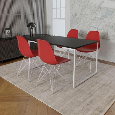 Mesa Industrial Base Ferro Branco 137X90 Tampo Preto 4 Cadeiras Eiffel Ferro Branco Assento Vermelho