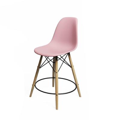 Banqueta Eames Eiffel De Madeira Assento Rosa Claro - Cor: Rosa