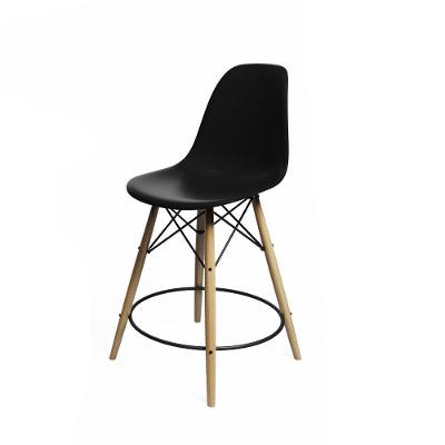 Banqueta Eames Eiffel De Madeira Assento Preto