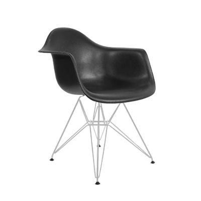 Poltrona Eames Eiffel Preta Com Braço Daw Ferro Branco Preto