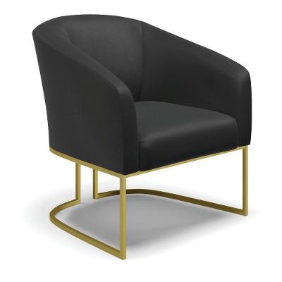 Poltrona Corino Preto Base Industrial Dourada