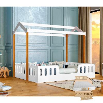 Cama Casal Com Colchão Casinha Montessoriana Ágatha Branco/Amêndoa - Cor: Branco
