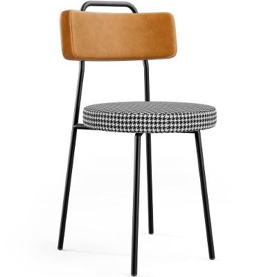Cadeira Decorativa Estofada Para Sala De Jantar Barcelona L02 Couríssimo Whisky Pied Poule