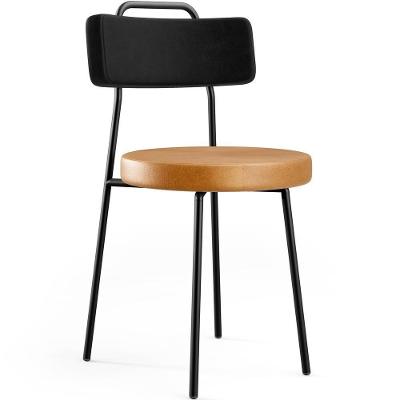 Cadeira Decorativa Estofada Para Sala De Jantar Barcelona L02 Couríssimo Preto Whisky