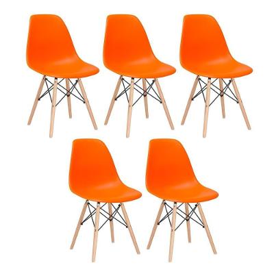 Kit 5 Cadeiras Charles Eames Eiffel Dsw Com Pés De Madeira Clara Laranja