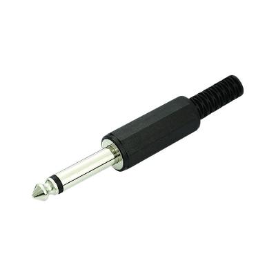 Plug P10 Mono Plastico Preto Com Protetor