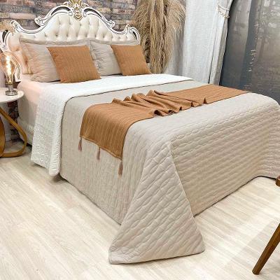 Kit Cobre Leito Colcha Dubai Queen 08 Peças Micropercal 200 Fios Xale Pompom Clean - Caramelo Bege
