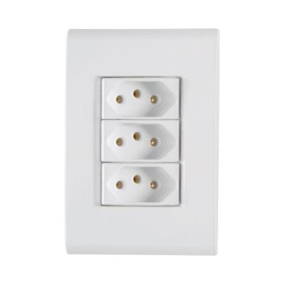 Conjunto 4x2 Com 3 Tomadas 2p+t 20 A 250 V Tramontina Liz Branco Tramontina