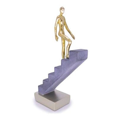 Escultura Decorativa Homem Escada Em Poliresina Dourado 16 Cm F04 - D'rossi