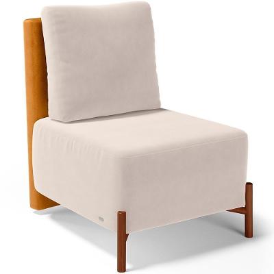 Poltrona Decorativa Living Pés Madeira Hungria L02 Couríssimo Whisky Suede Bege - Lyam