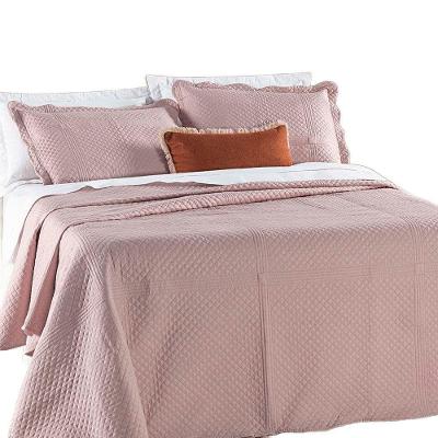 Kit Colcha Cobre Leito Usual Casal 3 Peças Micropercal 200 Fios Bordado - Rosa Suave