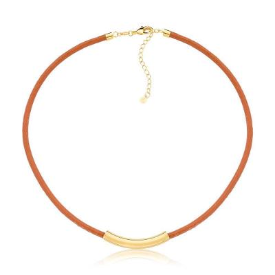 Colar De Couro Natural Caramelo Com Canutilho Curto Revestido Em Ouro