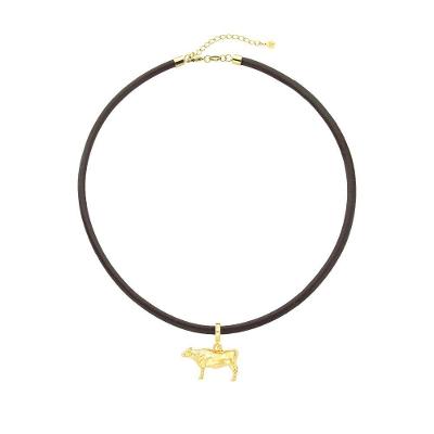 Colar De Couro Natural Café Com Pingente Boi Revestido Em Ouro Tamanho 52cm
