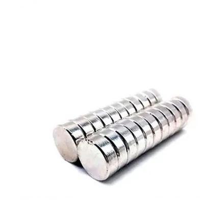 Kit Com 10 ímãs De Neodímio Disco N35 15x5mm Super Forte