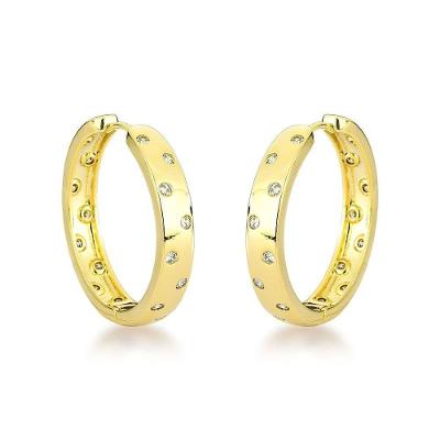 Brincos De Argola Com Zirconias Espalhados - Elegância Em Ouro 18k Banhado