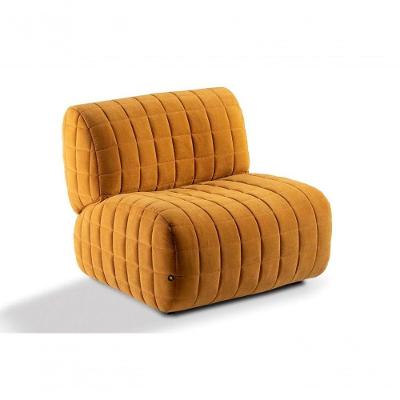 Poltrona Estofada Tecido Amarelo Redonda Orgânica Para Sala 0,84 Largura