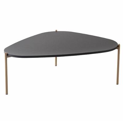 Mesa De Centro Orgânica Artesano 77 Cm (largura) Em Mdp Nero (preto) E Pés Em Aço Dourado