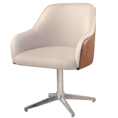 Poltrona Decorativa Hera Linho Nude Couro Caramelo Com Base Giratória Em Alumínio