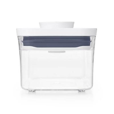 Pote Quadrado Em Acrílico 600ml Com Tampa Hermética Pop Oxo