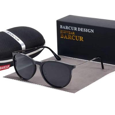 Óculos Feminino Clássico Lente Polarizada Design Titanium Uv400 Cinza Escuro