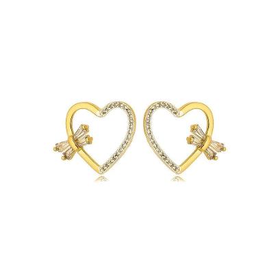Brinco Coração Lateral Cravejada E Detalhe Banhado A Ouro 18k