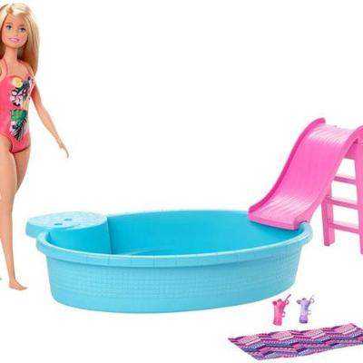 Boneca Barbie Piscina Chique com Acessórios Mattel