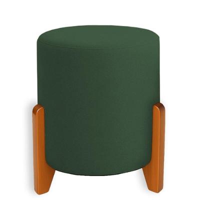 Puff Orgânico Boucle Thor Com Pés De Madeira Verde Escuro