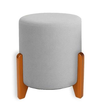 Puff Orgânico Boucle Thor Com Pés De Madeira Prata