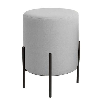 Puff Orgânico Boucle Thor Com Pés De Ferro Preto Prata