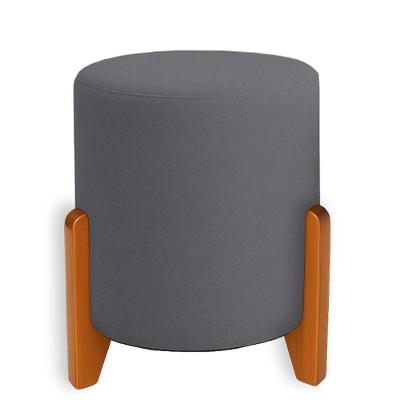 Puff Orgânico Boucle Thor Com Pés De Madeira Cinza Escuro