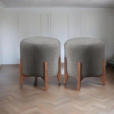 Kit 2 Puff Decorativo Para Sala Redondo Luxo Dallas Suede Cinza