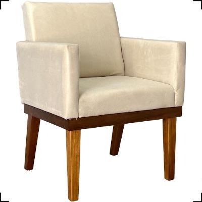 Poltrona Decorativa Para Sala Recepção Consultório Escritório Base Em Madeira Divine Suede