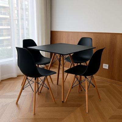 Conjunto Mesa De Jantar Eiffel Quadrado Eiffel 90cm Preta Com 4 Cadeiras Charles Eames Preta.