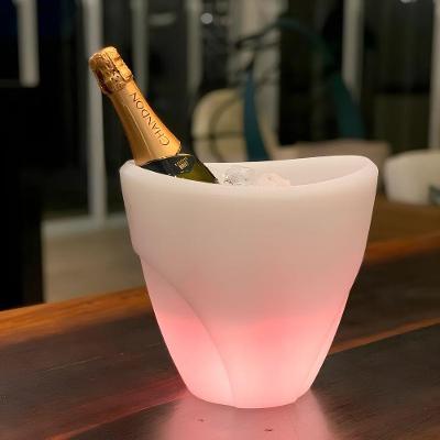 Balde De Gelo Iluminado 5l - Elegância E Frescor Com Parede Dupla Branca Para Suas Festas Inesquecíveis!