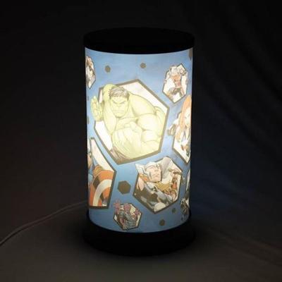 Ilumine Seu Espaço Com A Luminária De Mesa Heróis Marvel - Estilo E Aventura!