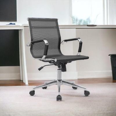 Cadeira Executiva Modernista Em Mesh Preto Com Braços Cromados Para Escritório Confortável