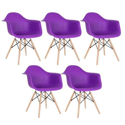 Kit 5 Cadeiras Charles Eames Eiffel Daw Com Braços E Pés De Madeira Clara Roxo