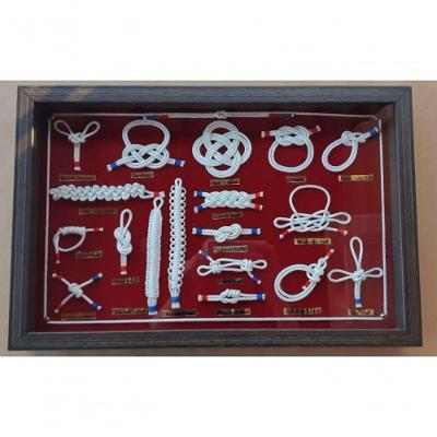 Quadro De Nós Náutico Simples Fundo Vermelho