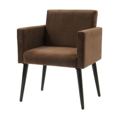 Poltrona Retrô Luca Em Tecido Suede Pés Palito Madeira - Marrom - Cor: Marrom
