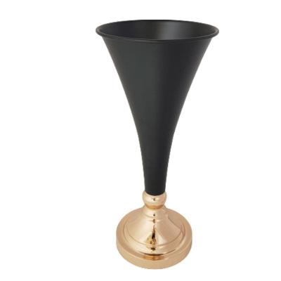 Vaso Metal Modelo Taça Preto E Dourada 46cm 46cm