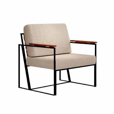 Poltrona Roma Bege Com Rattan E Base Em Metal Preto