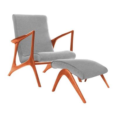 Poltrona Mona Plus Vk Anos 50 Suede Cinza Com Puff Cor Cinza