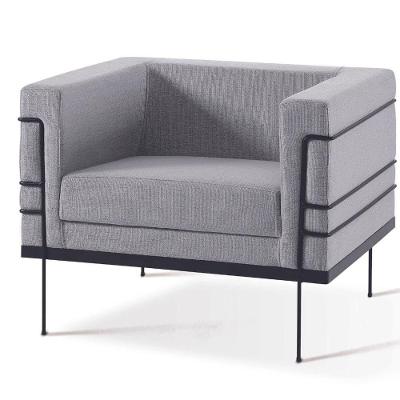 Poltrona Le Corbusier Daf Móveis Em Madeira Eucalipto Revestida Espuma D28 Linho Cinza Base Aço