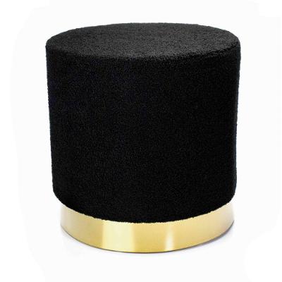 Puff Redondo Em Bouclê Preto Com Detalhe Dourado Na Base 40cm