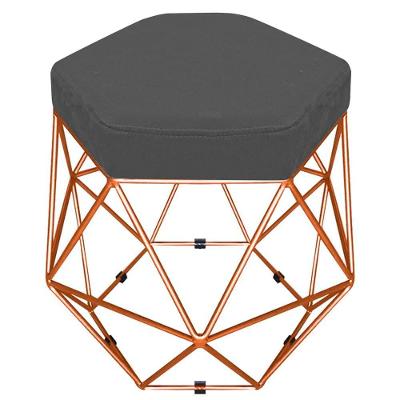 Puff Banco Aramado Hexagonal Bronze Suede Cinza