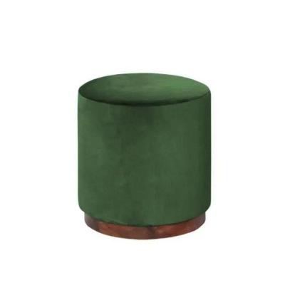 Puff Barcelona Decorativo Com Veludo Verde E Base Madeira