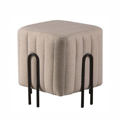Puff Realeza Decorativo Com Linho Cinza E Pés Preto
