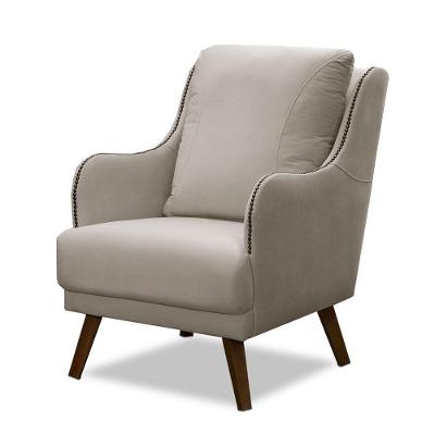 Poltrona Decorativa Catar Com Tachas Veludo Bege Claro