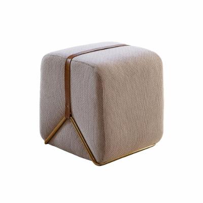 Puff Slim Decorativo Com Linho Bolonha E Base Dourada