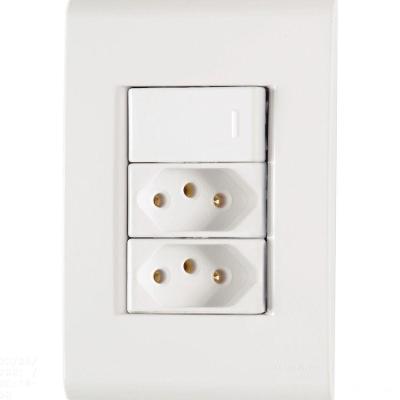 Conjunto 4x2 Com 1 Interruptor Simples 10 A 250 V E 2 Tomadas 2p+t 10 A 250 V Liz Branco
